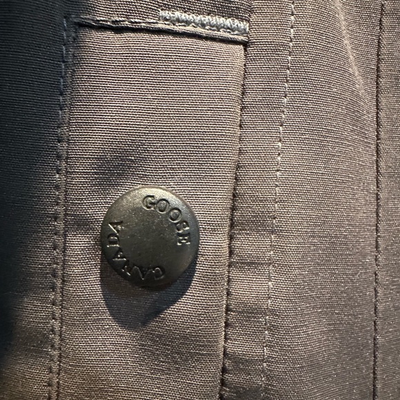 Canada Goose Winter Parka. Ladies size large. - Picture 10 of 13